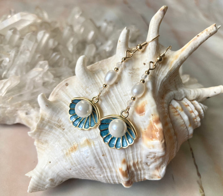 Gold Shell Pendant Moonstone & Pearl Earrings