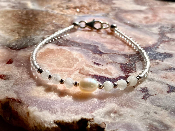  Analyzing image     June birth stone bracelet for healing